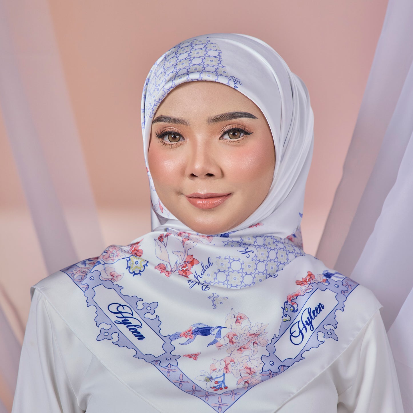 Hyleen Serayu Mekar Square Scarf in White