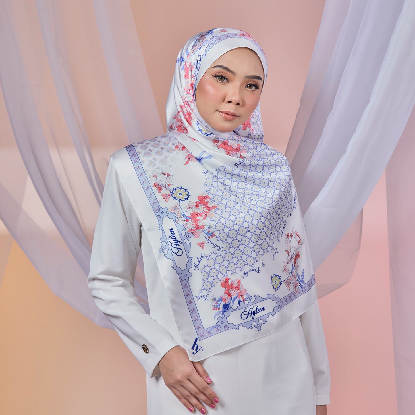 Hyleen Serayu Mekar Shawl Scarf in White