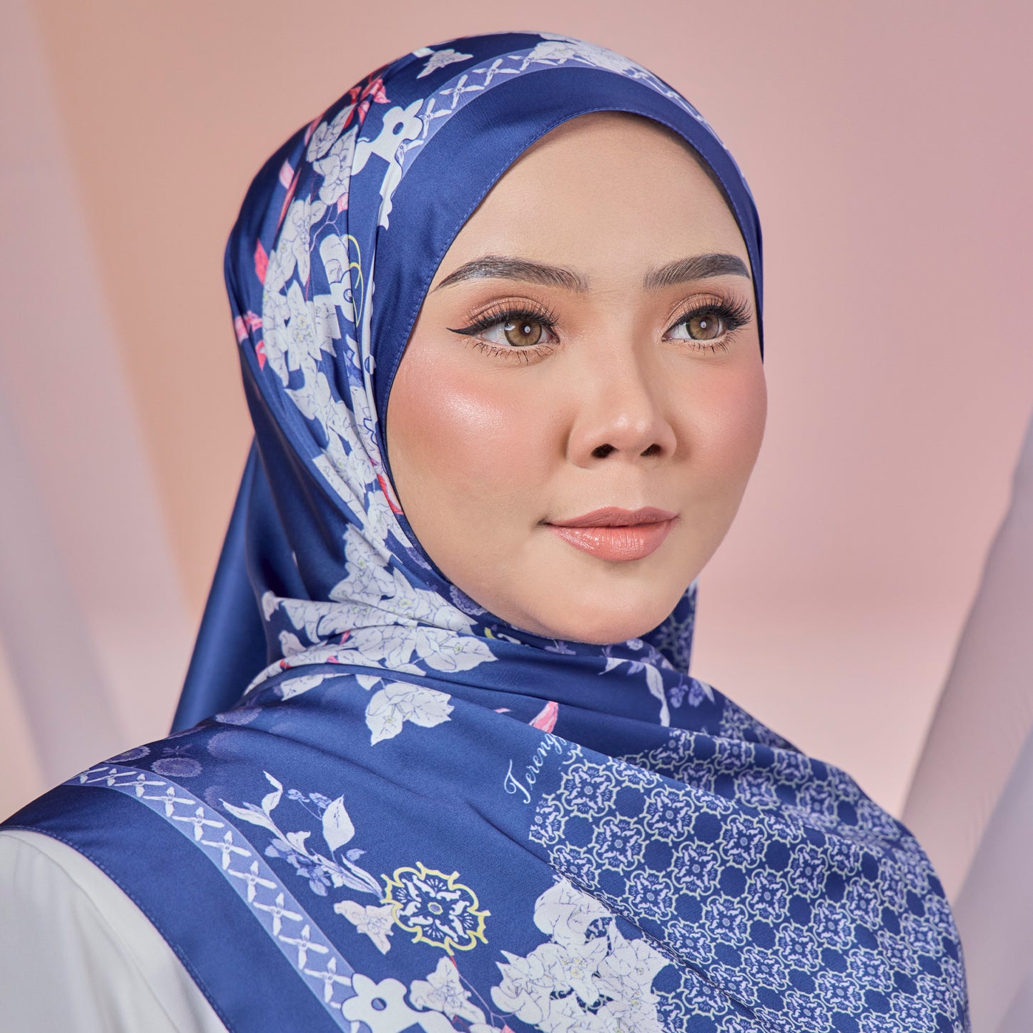 Hyleen Serayu Mekar Shawl Scarf in Navy Blue