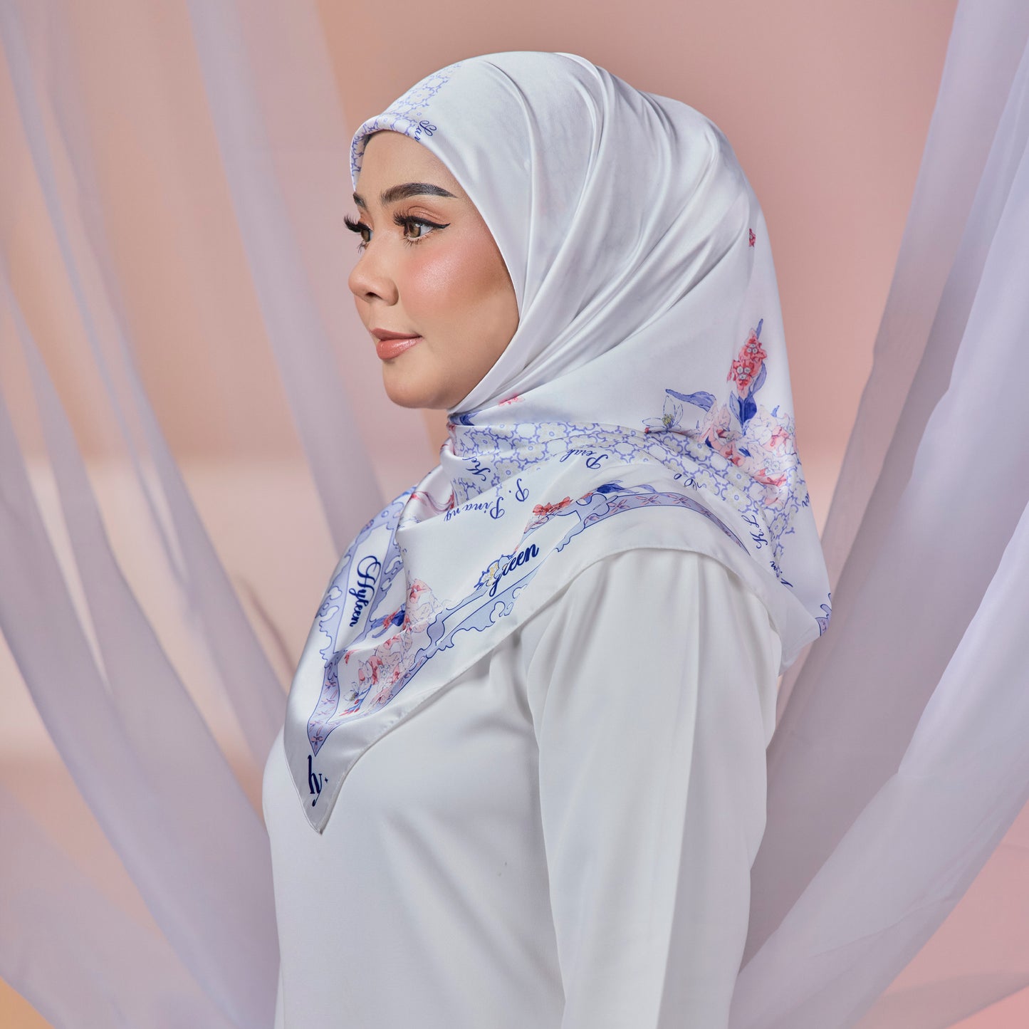 Hyleen Serayu Mekar Square Scarf in White