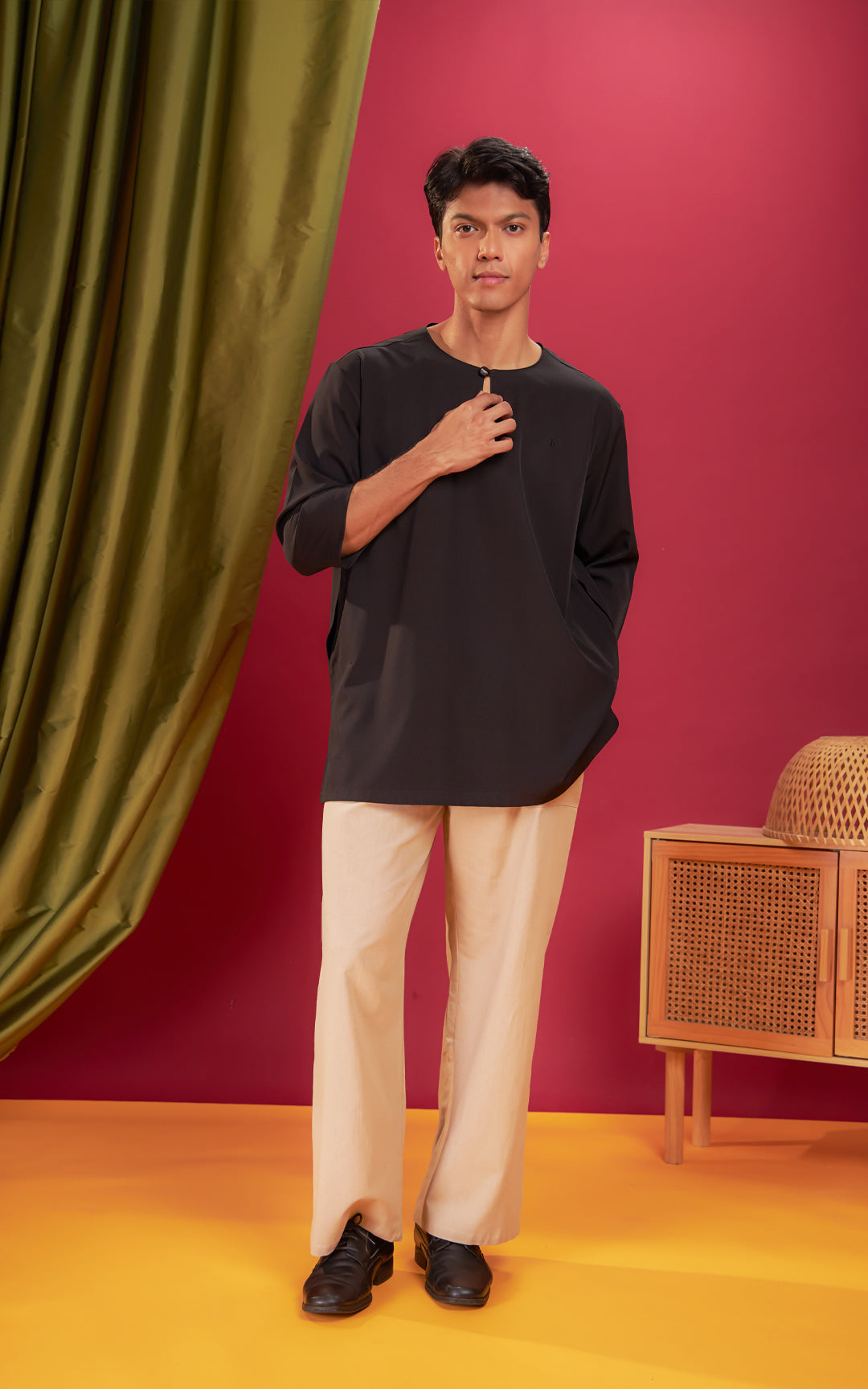 QHADIR MEN PLAIN KURTA