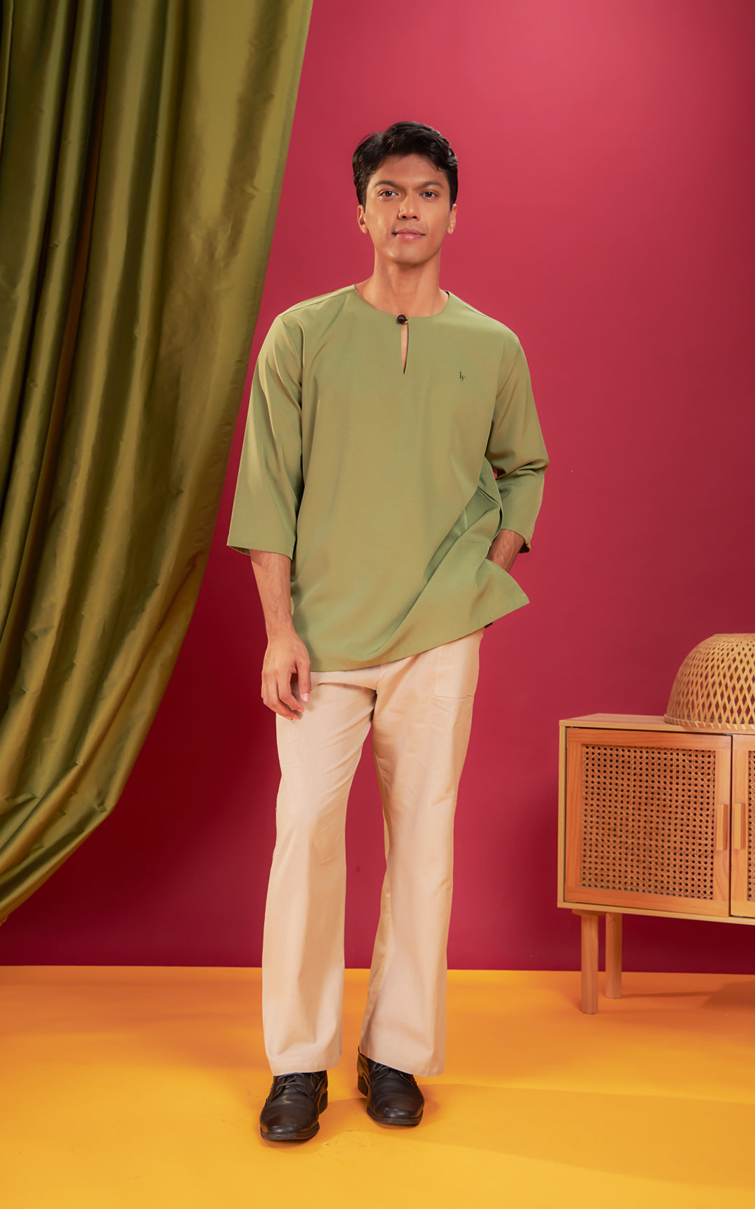 QHADIR MEN PLAIN KURTA