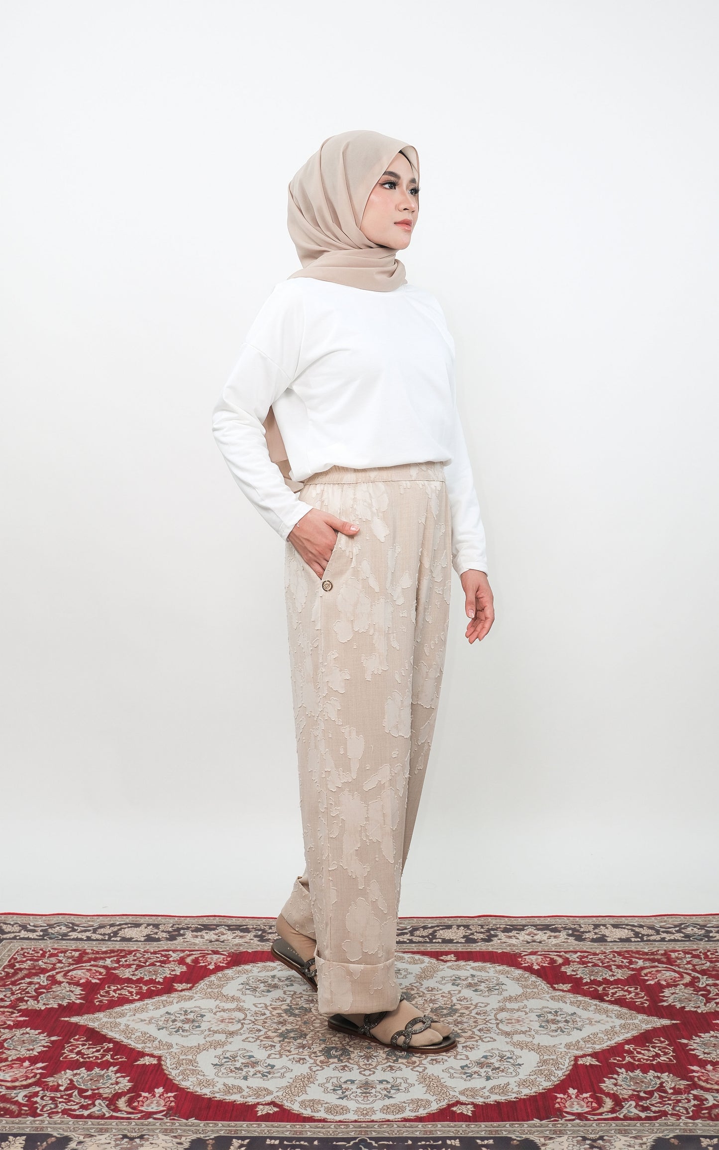 CLARA LINEN STRAIGHT CUT PANTS